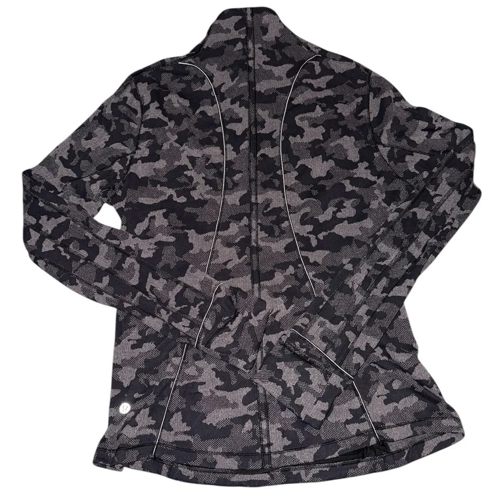 Lululemon Run Briskly 1/2 Zip